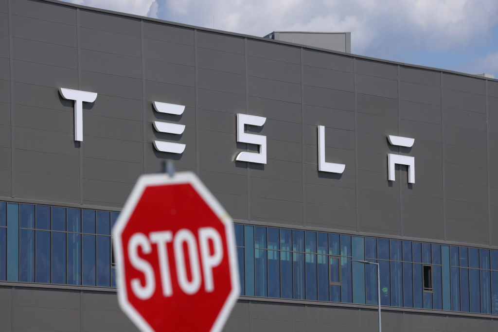 Tesla Exodus 2025: Record High Used Listings as Owners Abandon Brand