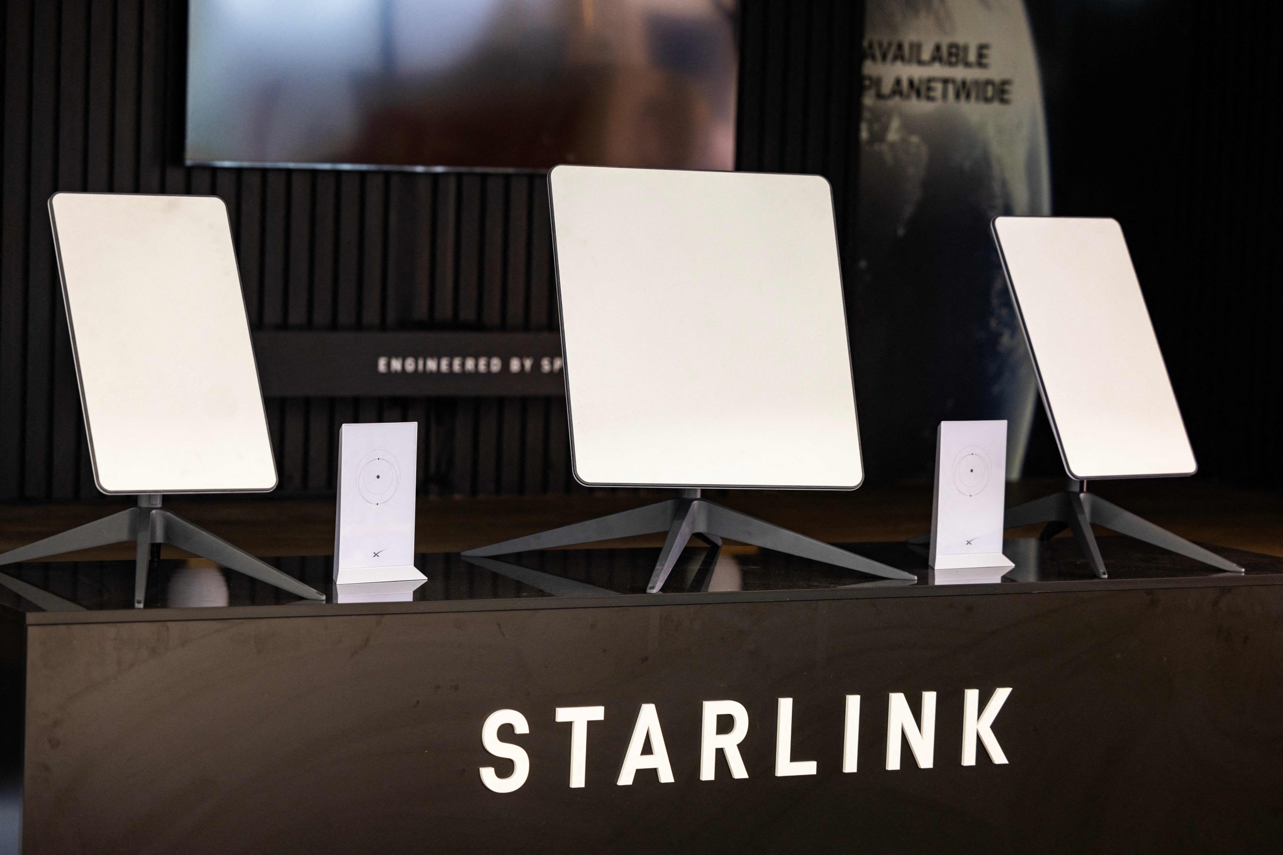 US Commerce Secretary Advocates for Starlink in Rural Broadband Expansion