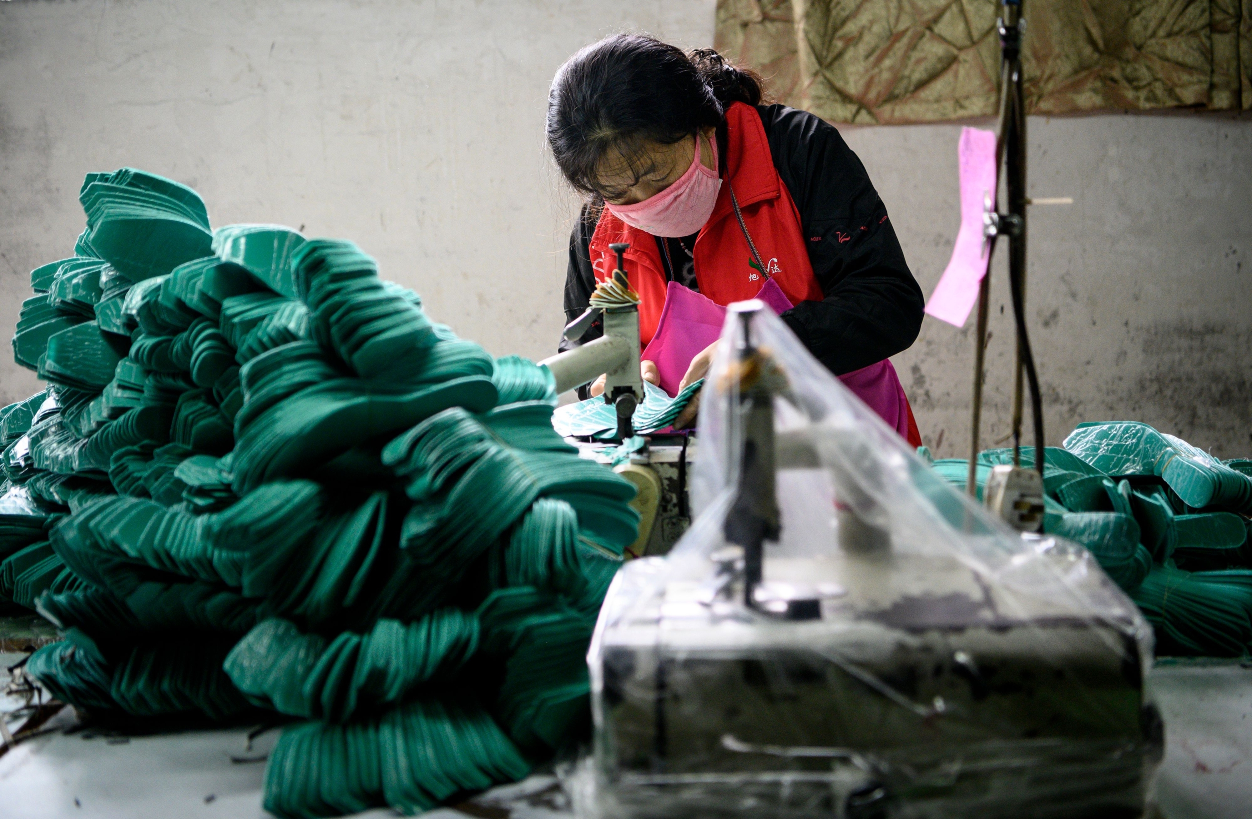 Chinese TikTokers Spark Panic Among US Shoppers Over 'Luxury' Products