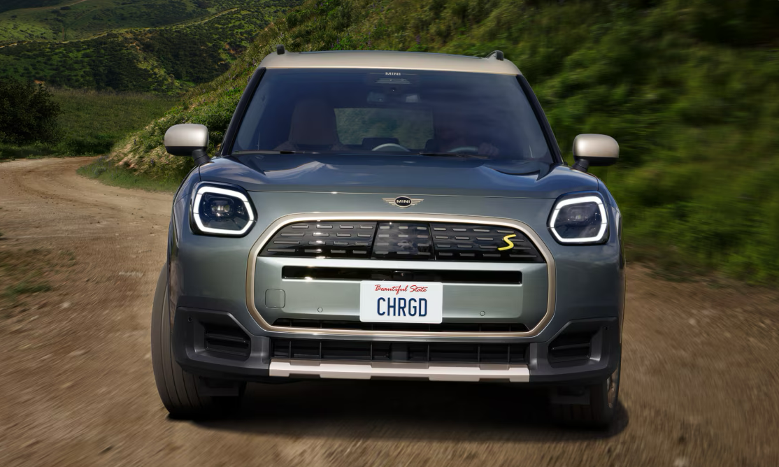 2025 Mini Countryman SE: Stylish All-Electric Vehicle Faces Mixed Reviews