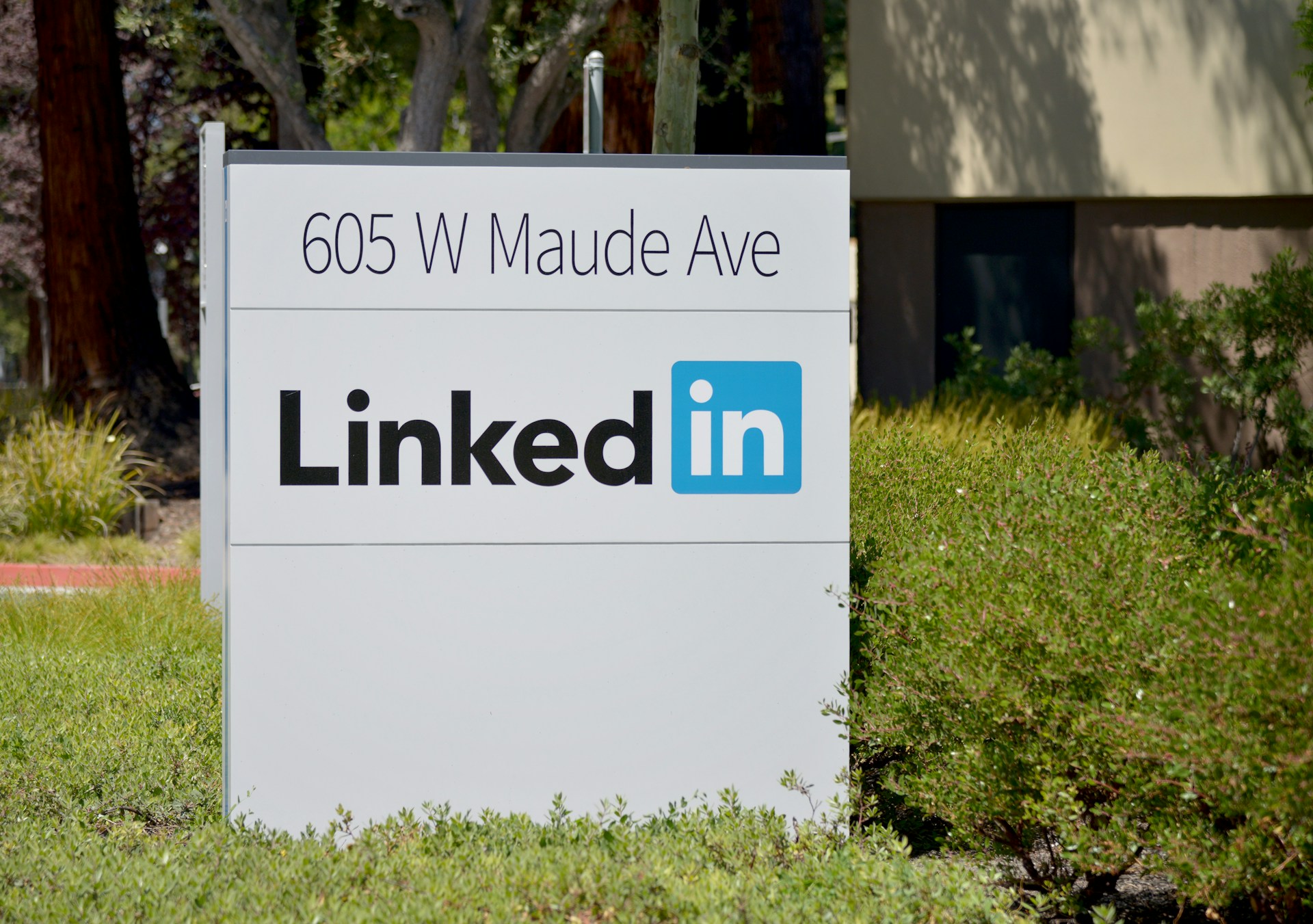 Glassdoor Boosts User Engagement with New Features Inspired by LinkedIn
