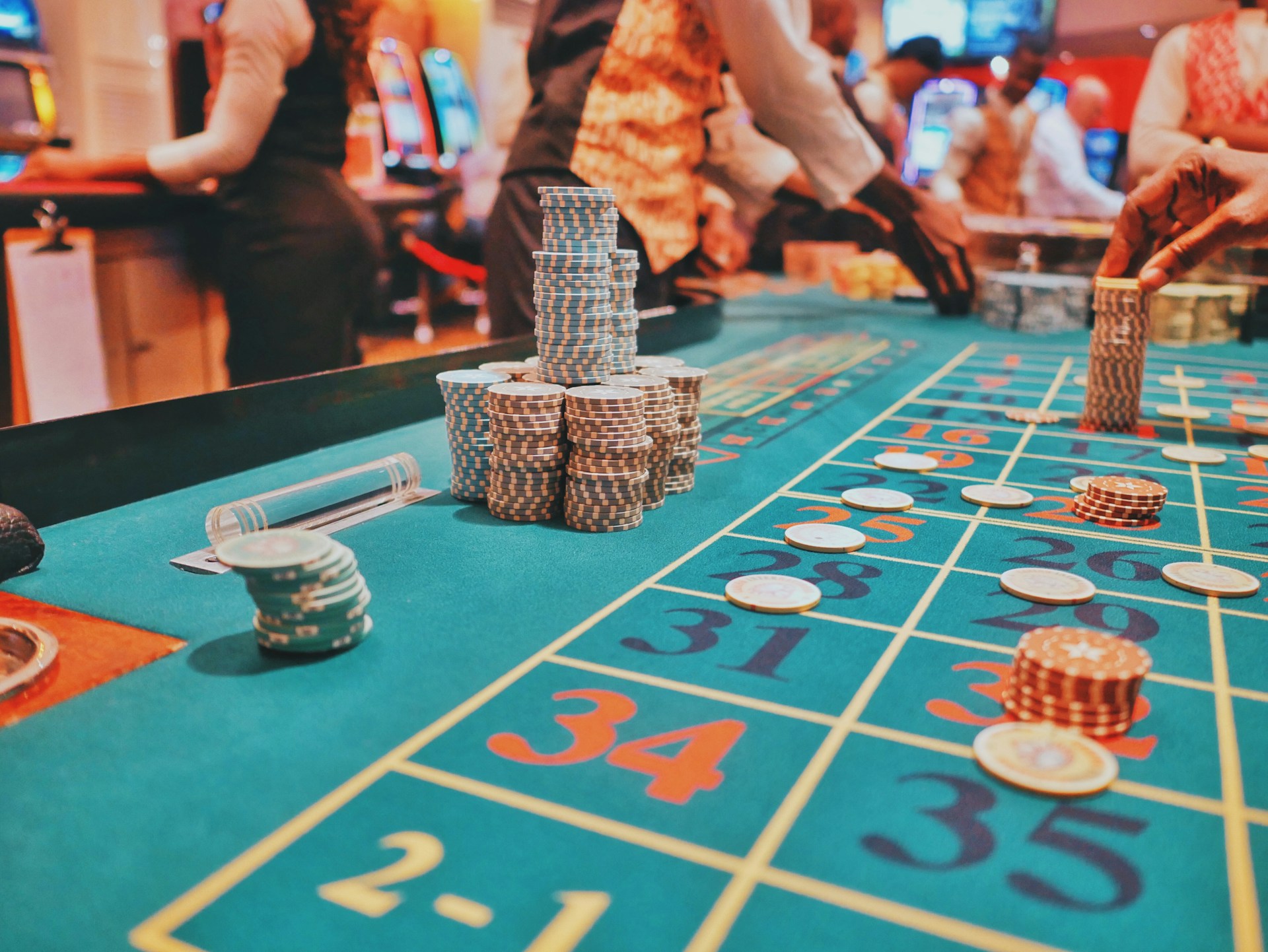 Online Gambling Expansion Faces Uncertainty Amid Job Loss and Addiction Concerns