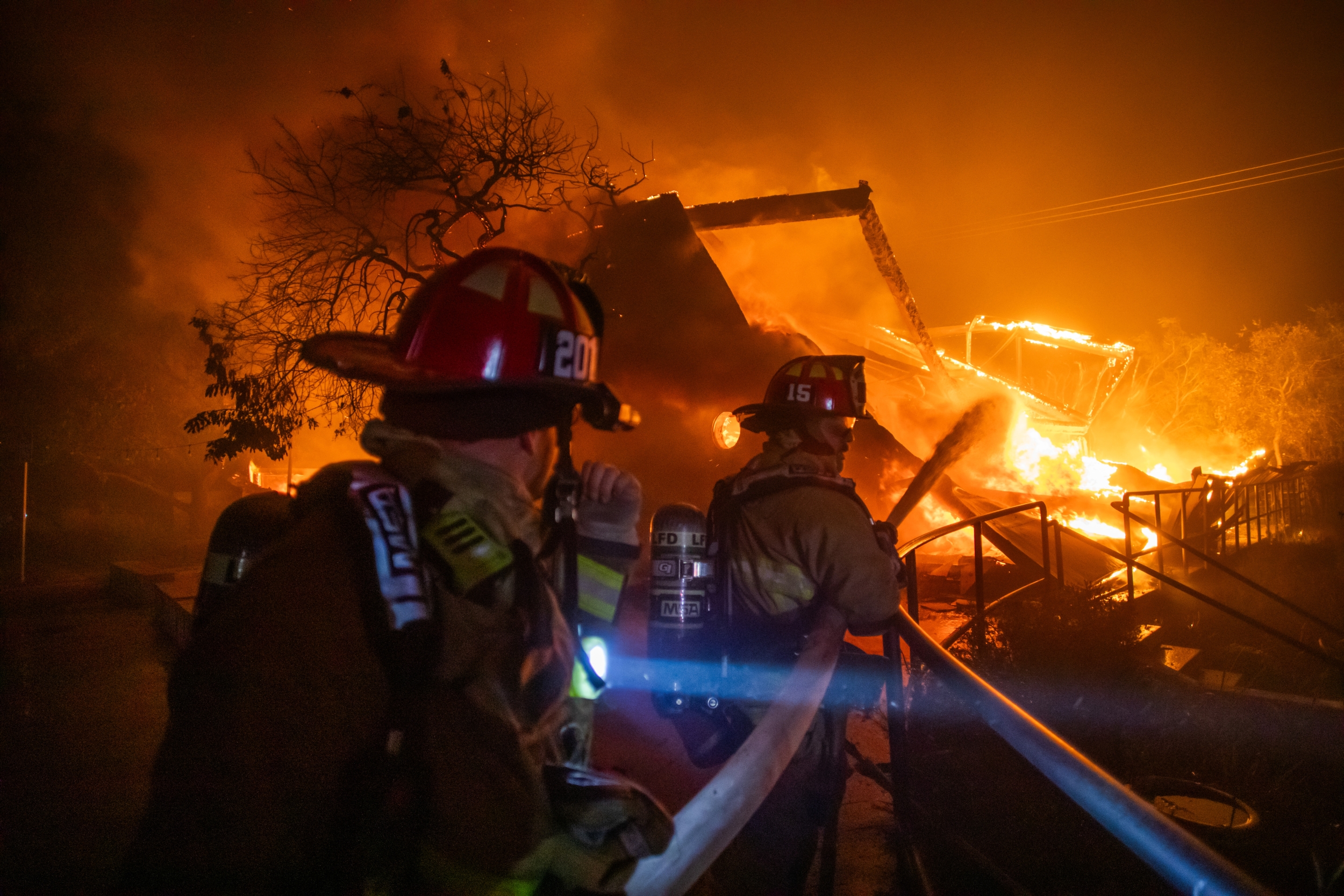 Starlink & T-Mobile Launch Direct-to-Cell Service for LA Wildfire Victims