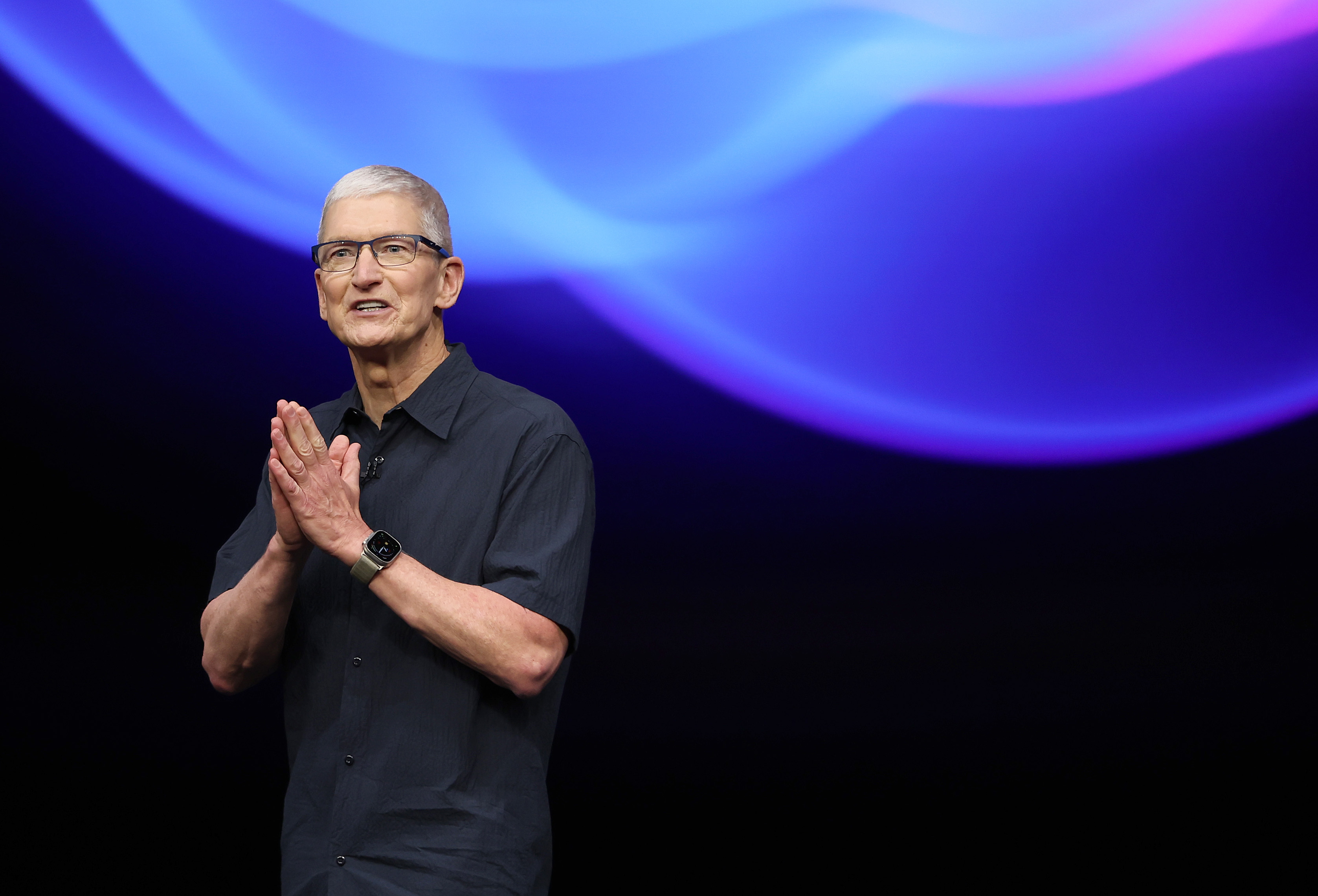 Trump Reveals Apple Faces $17 Billion EU Fine Amid Tim Cook's Call