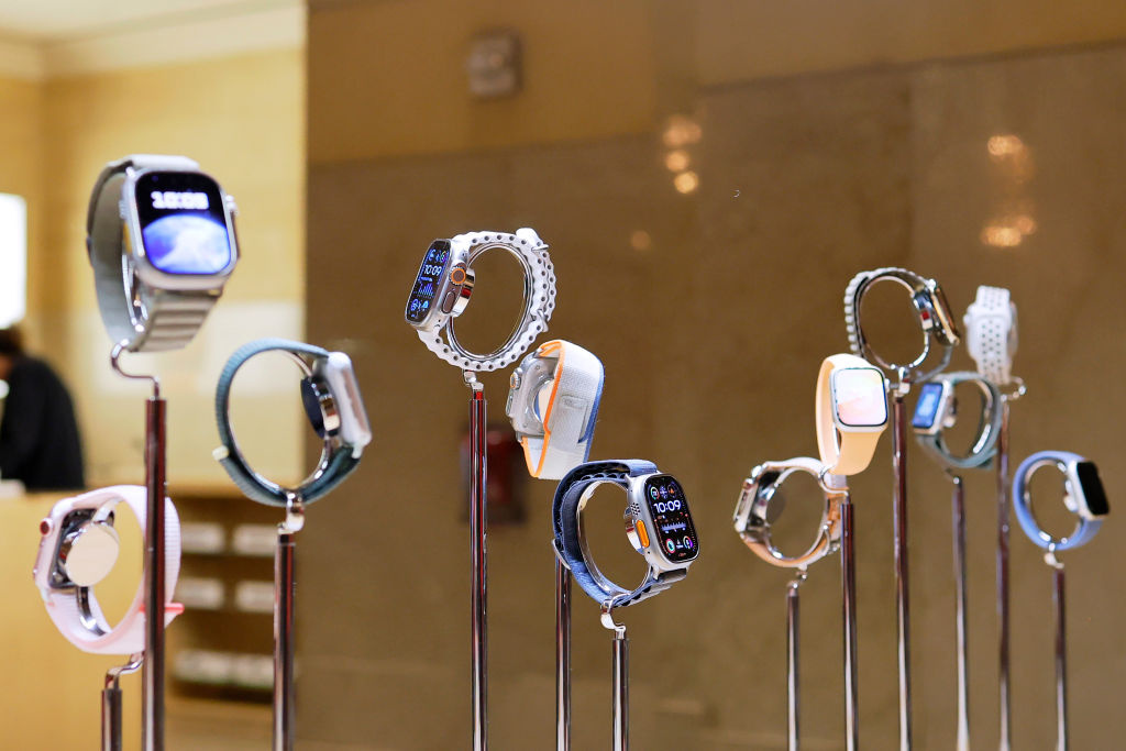 Apple Abandons Plans for Plastic Apple Watch SE Amid Criticism