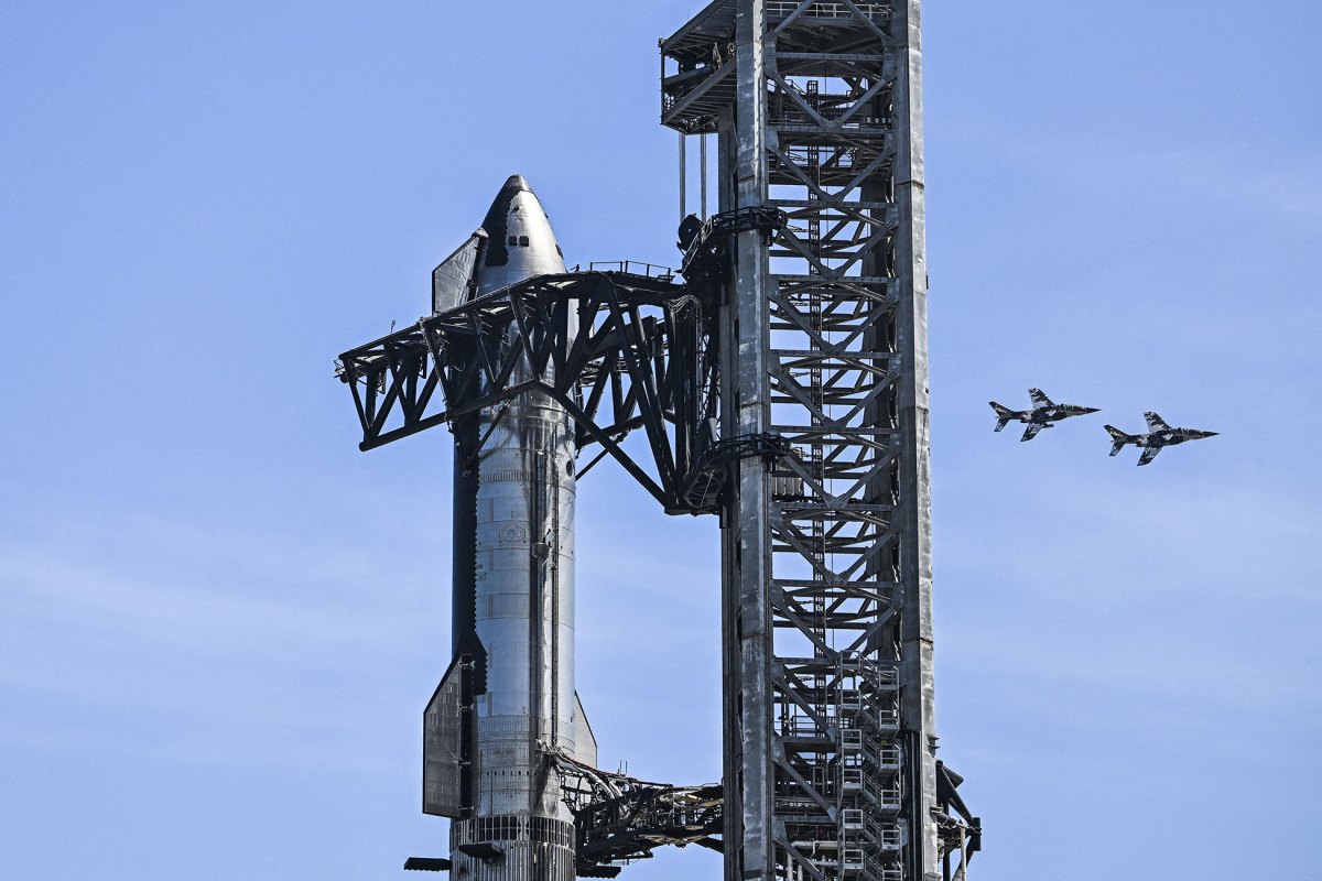 FAA Orders Investigations After SpaceX and Blue Origin Rocket Mishaps