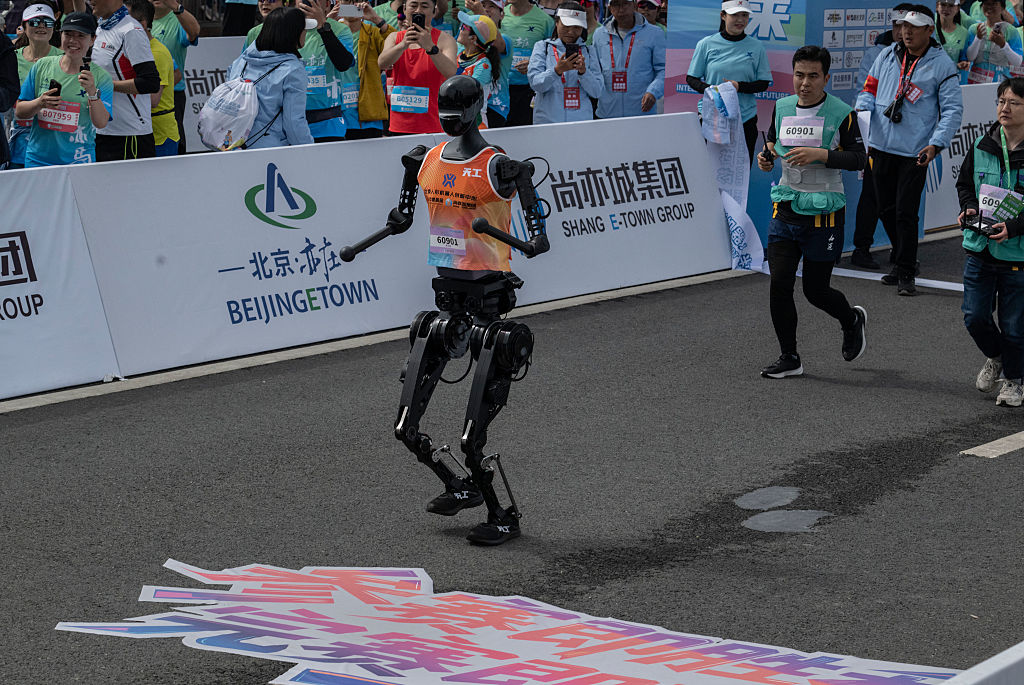 Humanoid Robots Struggle in First-Ever Half-Marathon