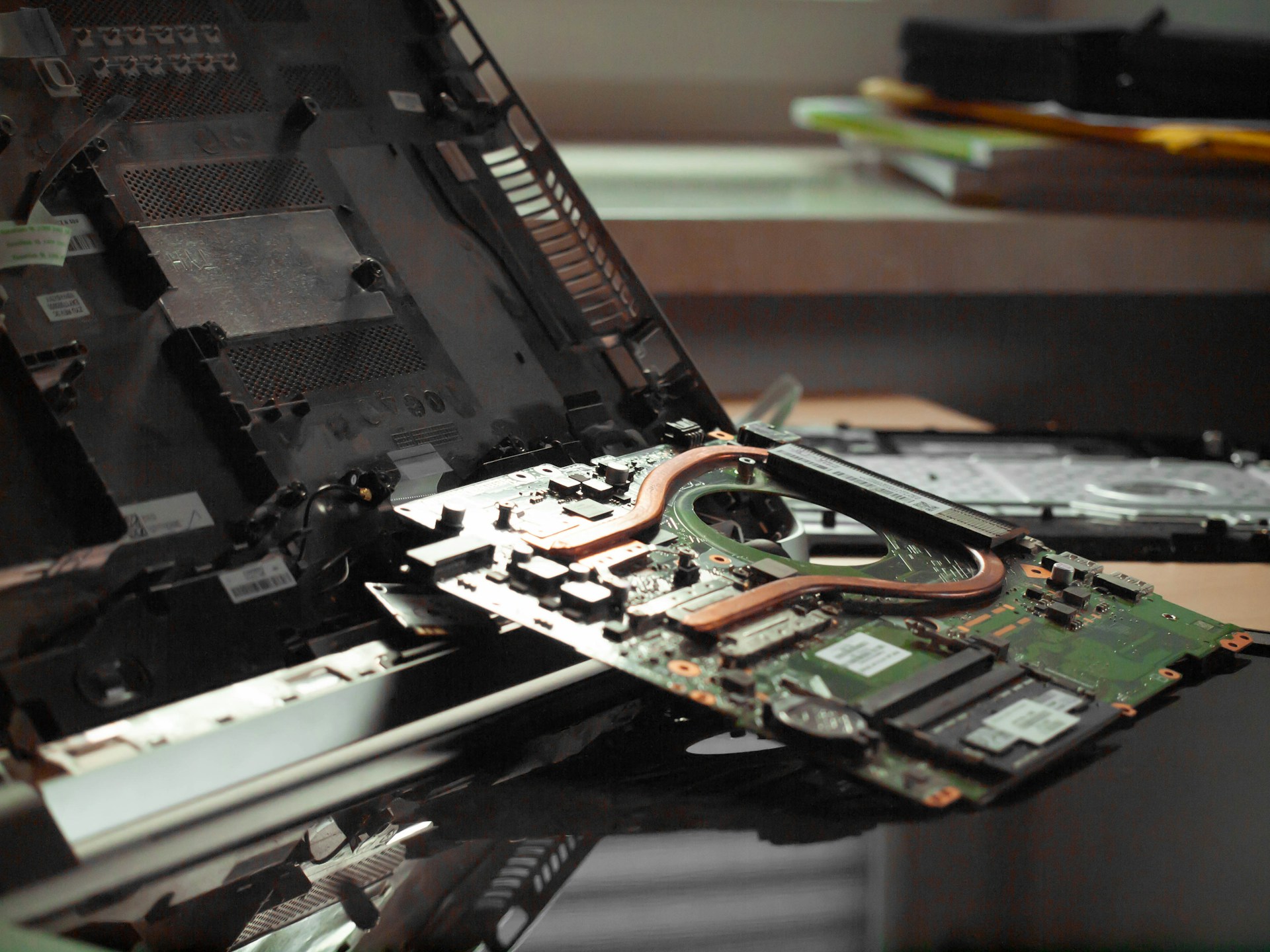 India's Black Market for 'Frankenstein' Laptops Thrives Amid Import Ban
