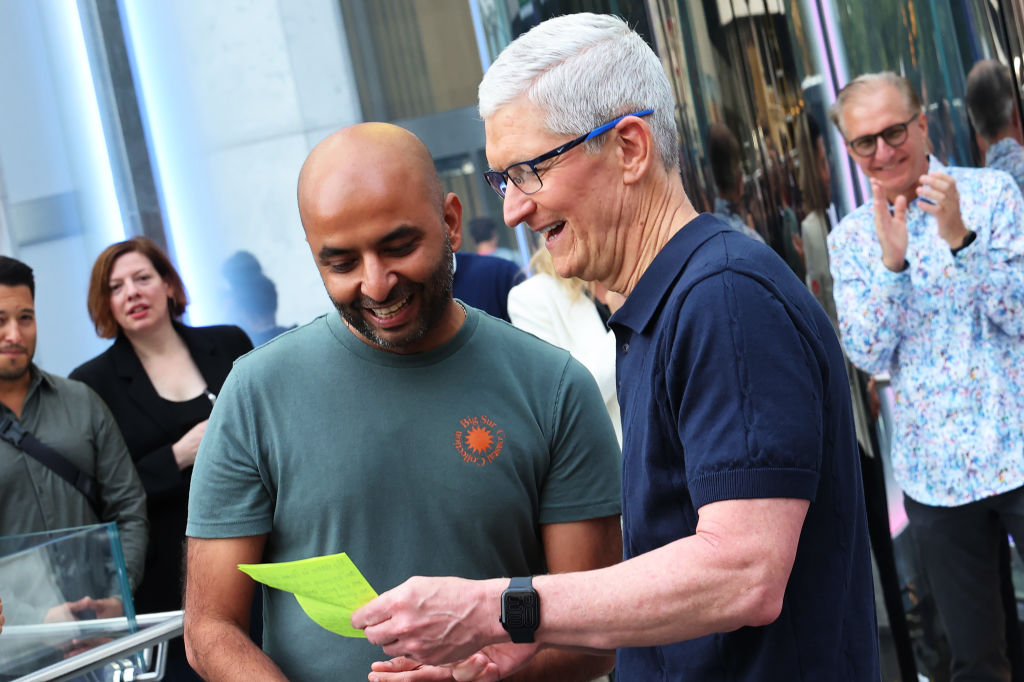 Tim Cook's Humorous iMessage Confession: Surprising Tech Oversight