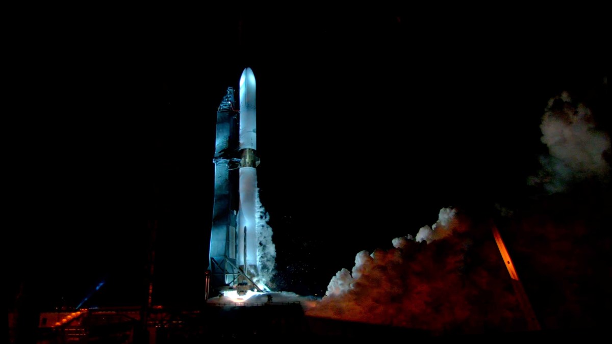Blue Origin Set to Launch New Glenn Rocket, Challenging SpaceX's Dominance