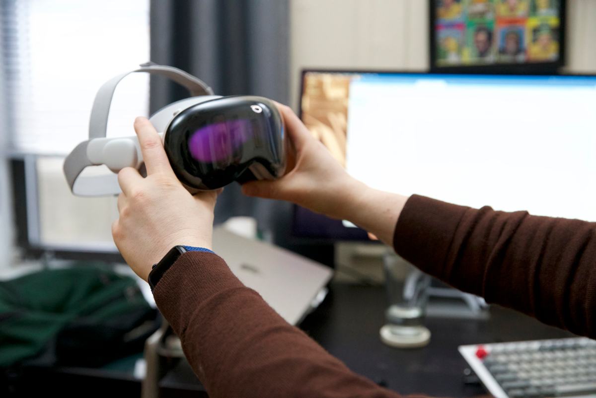 Apple Scales Back Vision Pro Production Amid Lackluster Sales