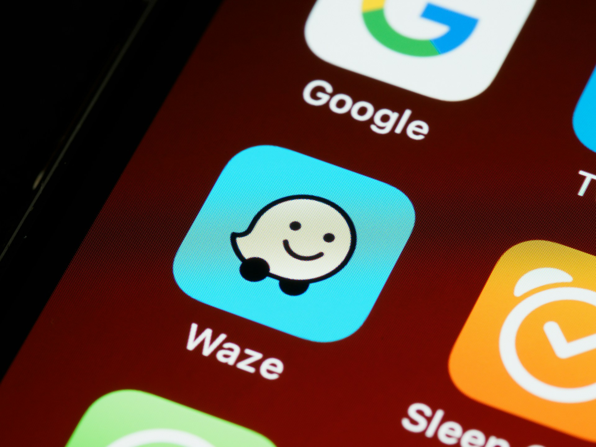 Waze Discontinues Google Assistant on iPhones Amid Ongoing Glitches
