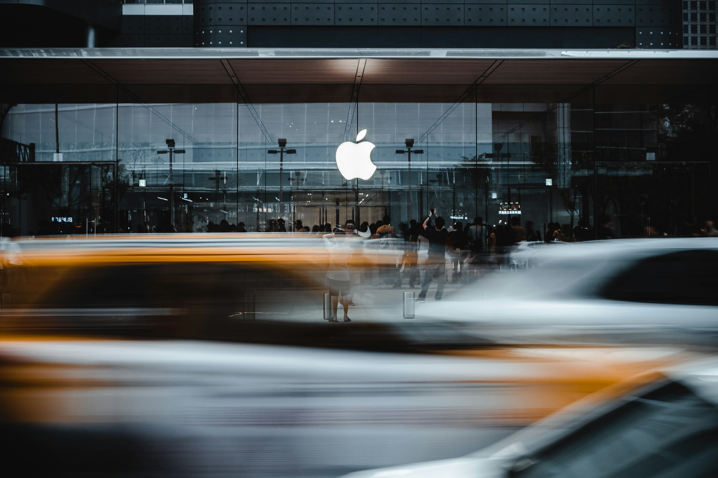 Apple's Ambitious EV Dream with BYD: The Untold Story Behind the Axed Apple Car