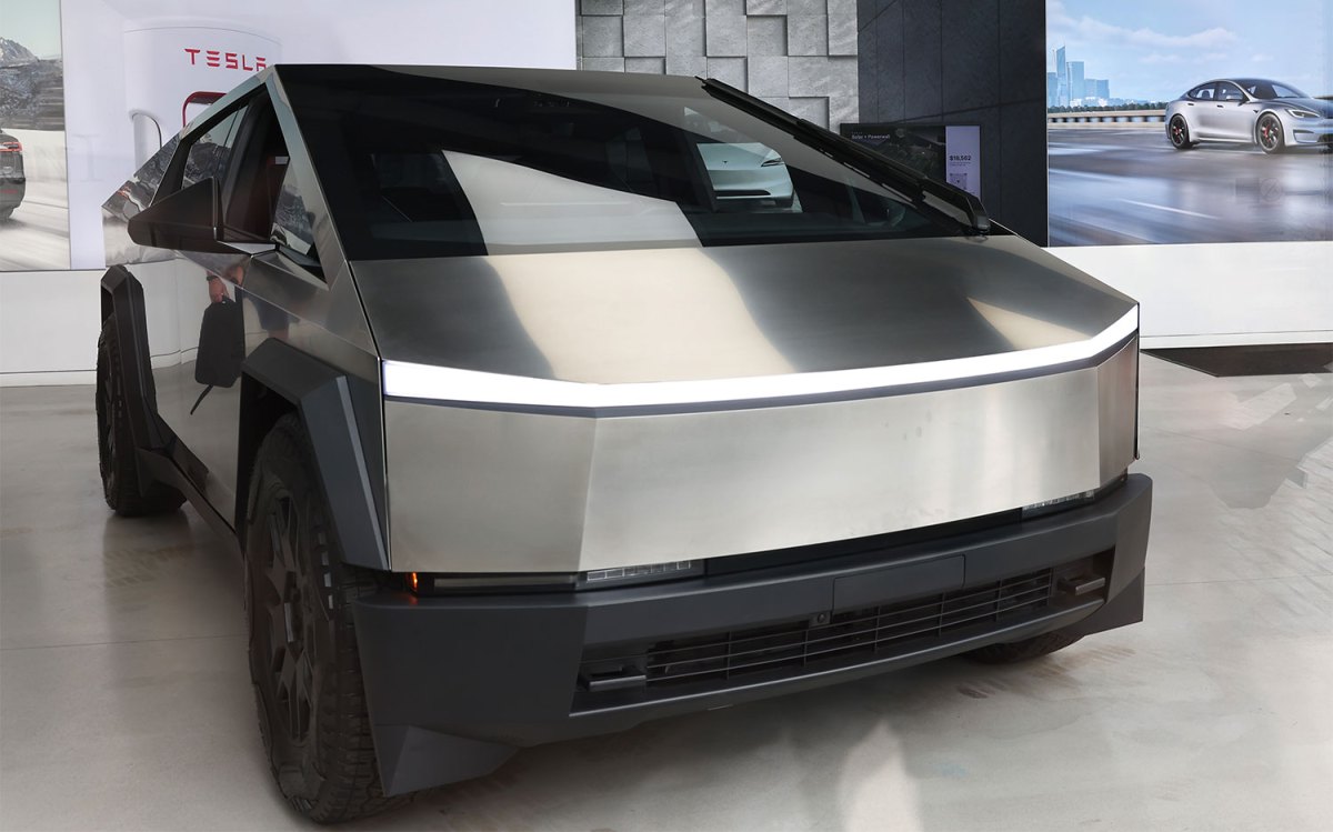 Tesla's Cybertruck Fails to Drive Sales Growth in 2024