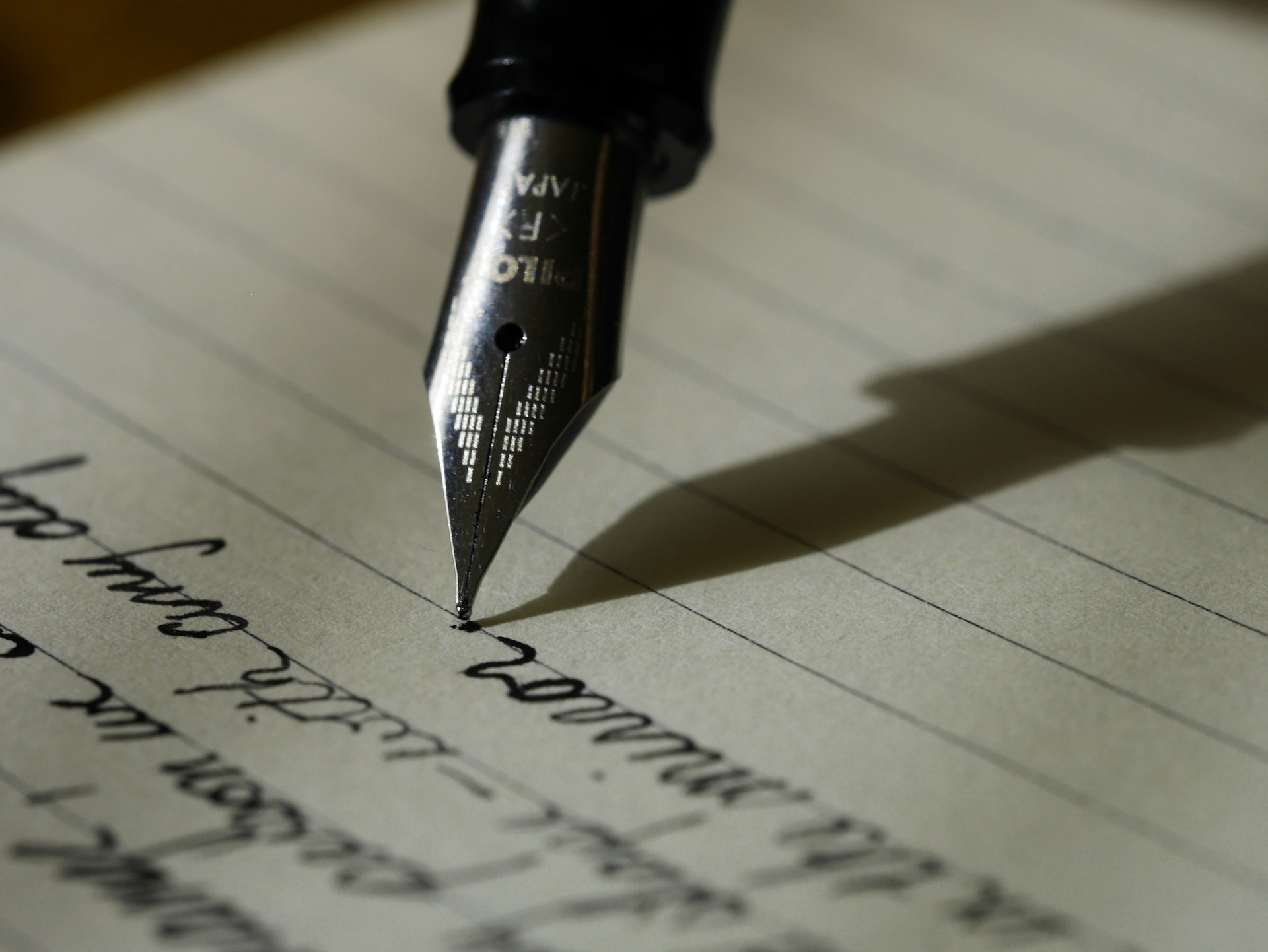 Microsoft Study Unveils GPT-4's Influence on Writer Authenticity and Creativity