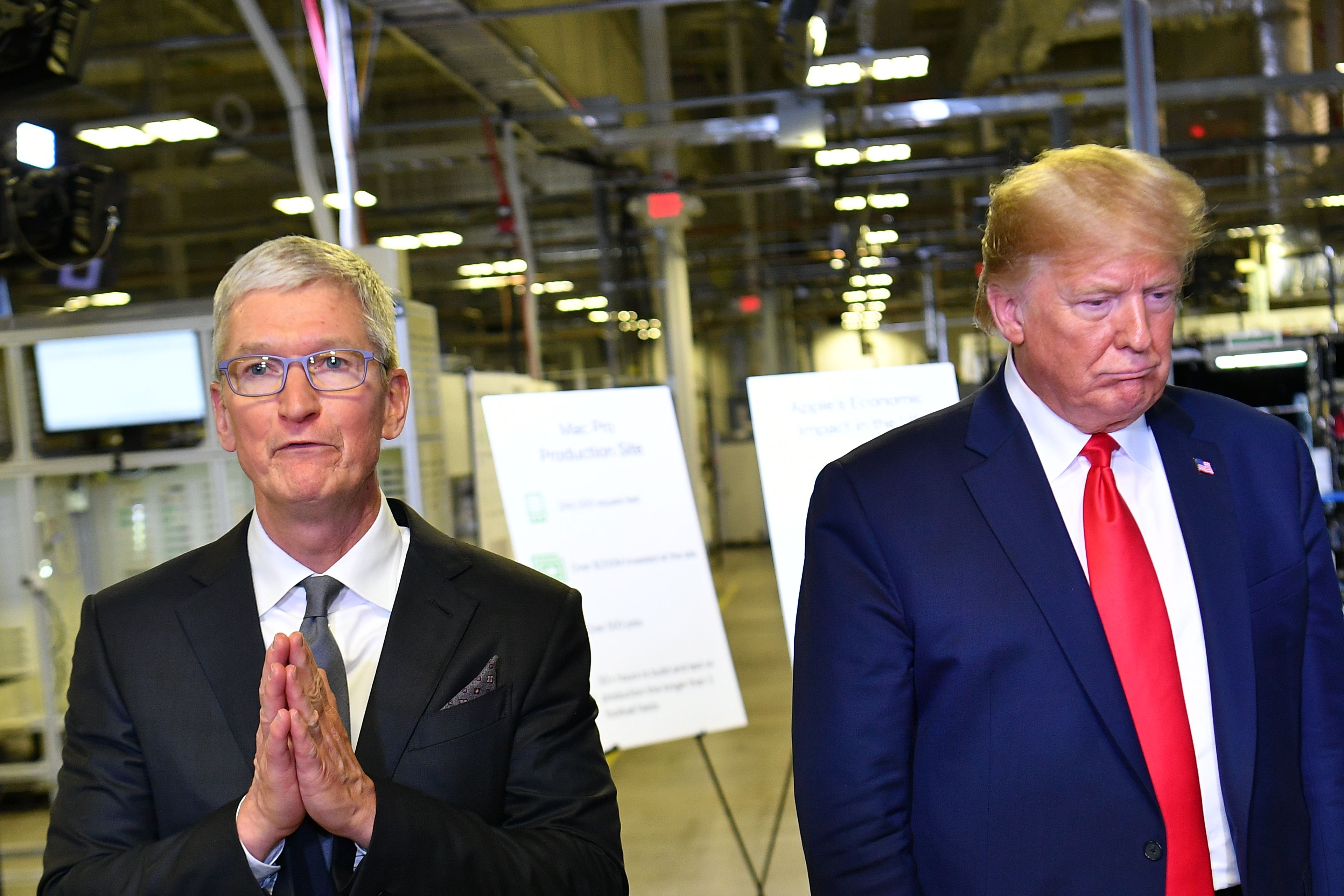 Apple Races to Stockpile iPhones, Flying Planes from India and China Amid Tariff Threats