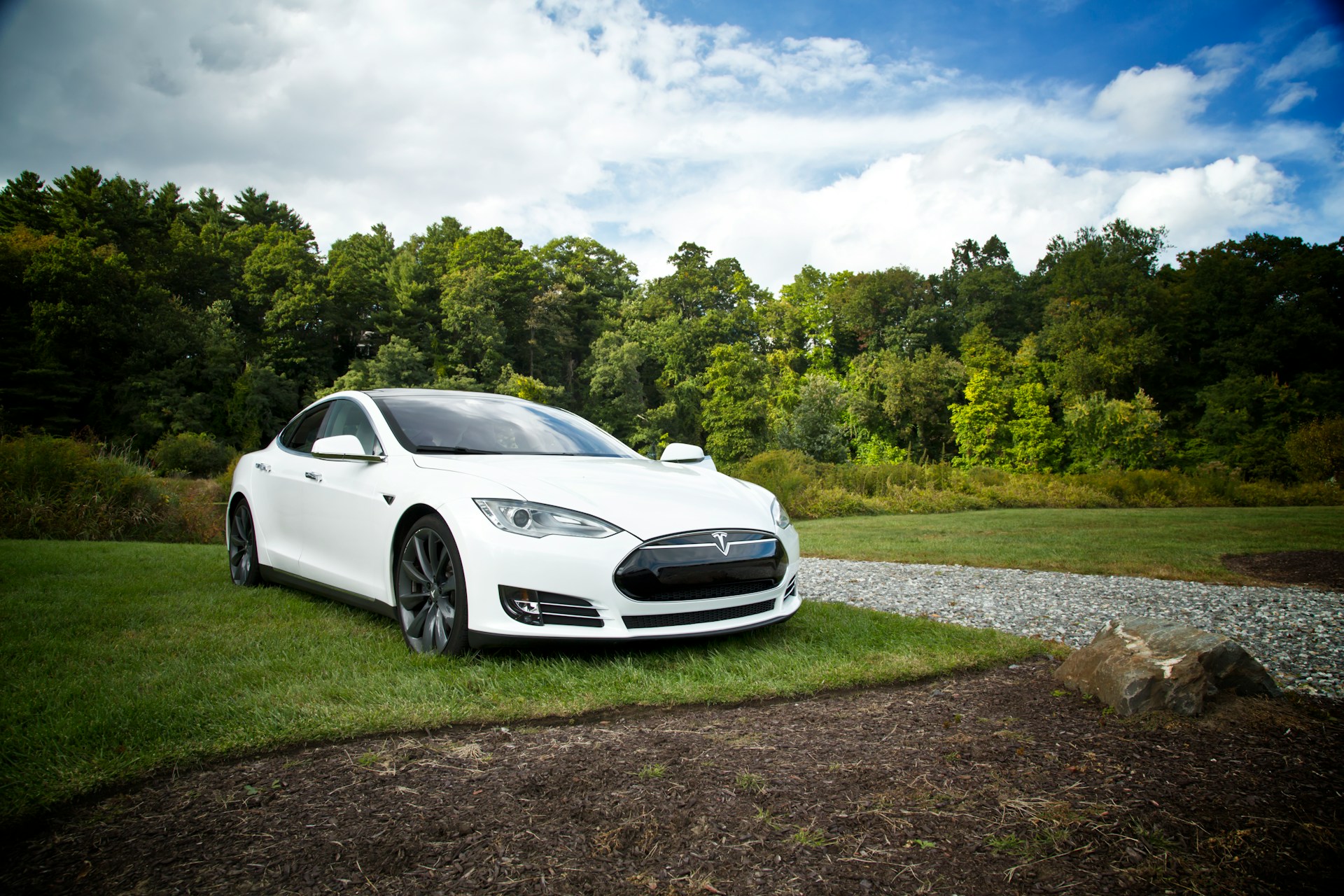 Tesla Recalls 239,000 Vehicles Over Rear-View Camera Issues