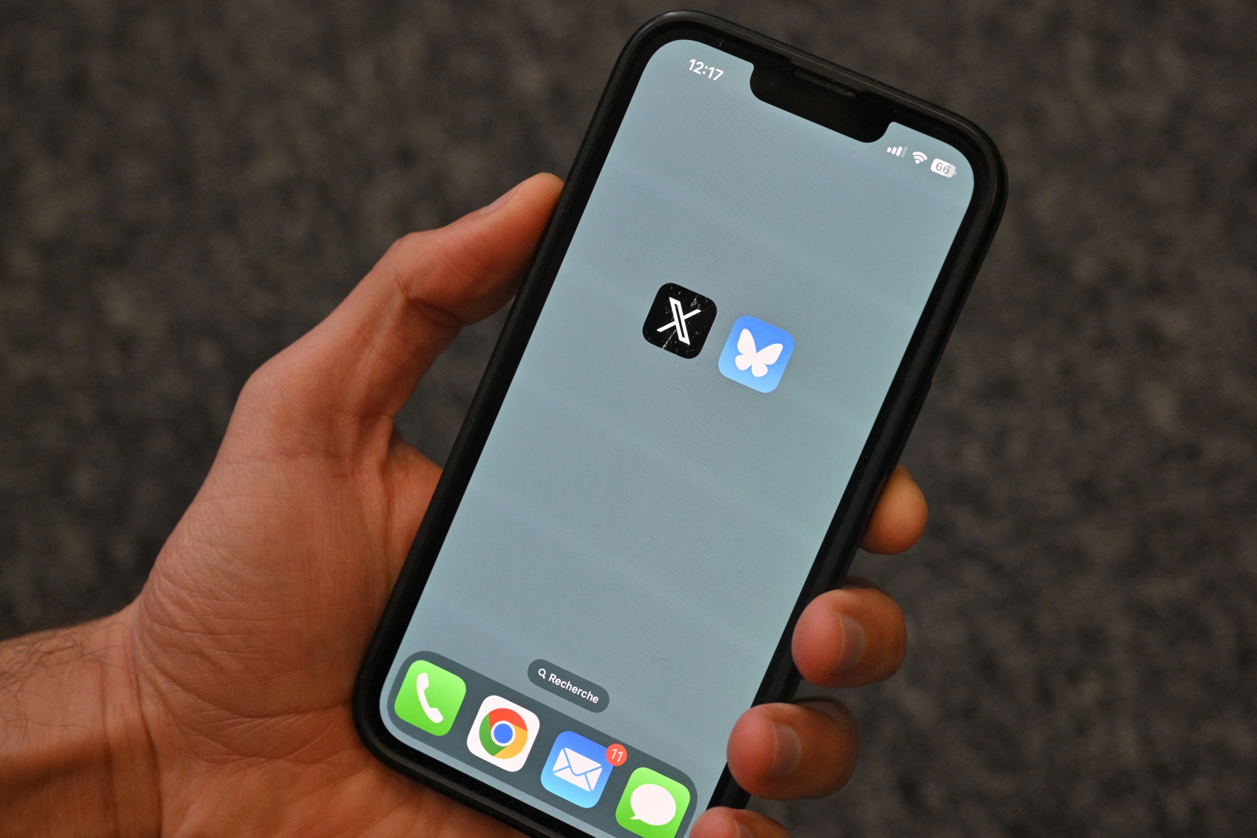 Microblogging Landscape Shifts: X Faces Stiff Competition from Threads and Bluesky