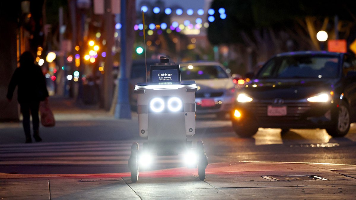 Collision in LA: Waymo Robotaxi Hits Serve Delivery Robot