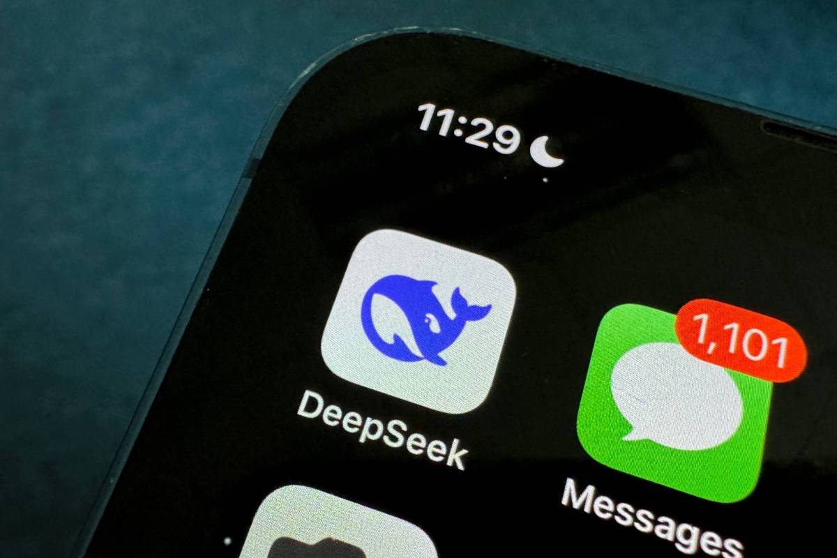 DeepSeek Surges to Prominence as AI Chatbot App Dominates App Store