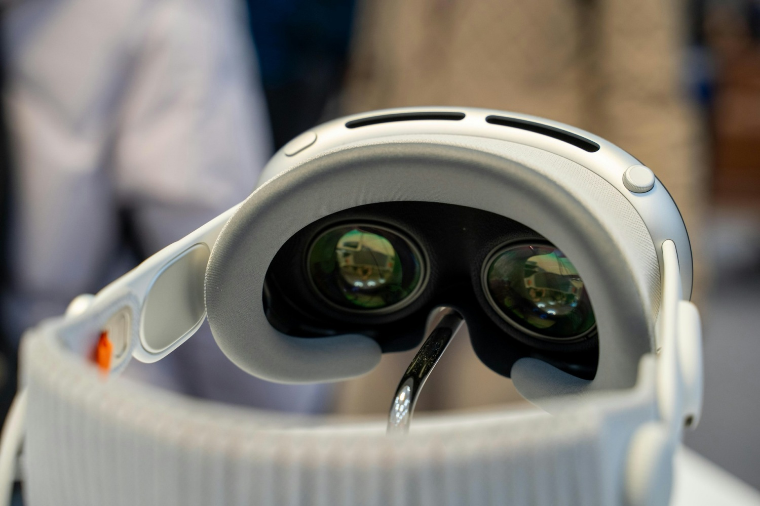 Apple to Challenge Meta with New Smart Glasses by 2027