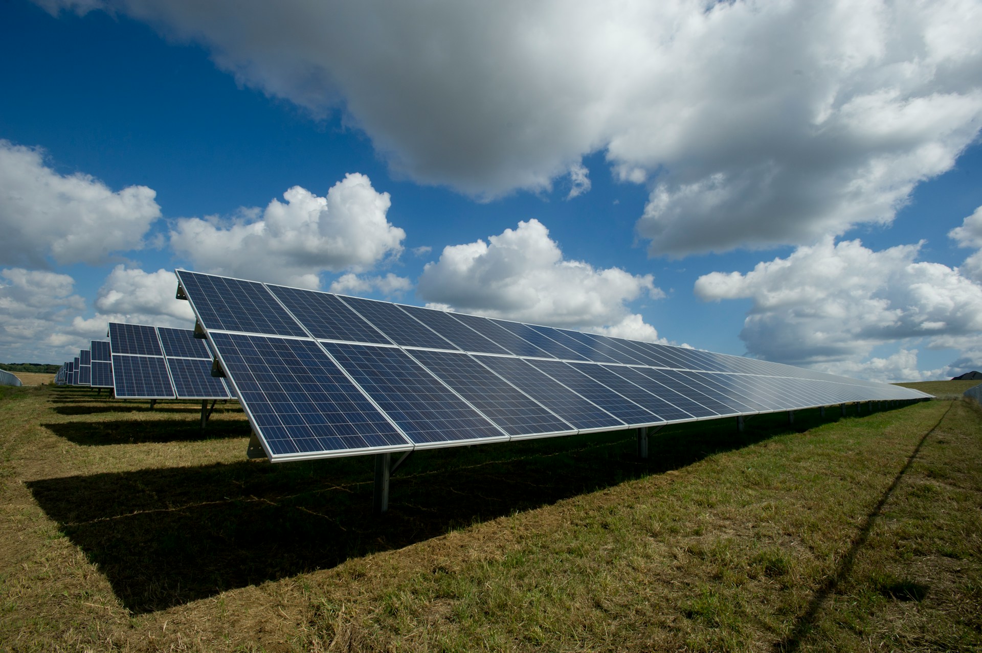 MIT Innovates Solar-Powered Desalination System, Eliminating Battery Dependency