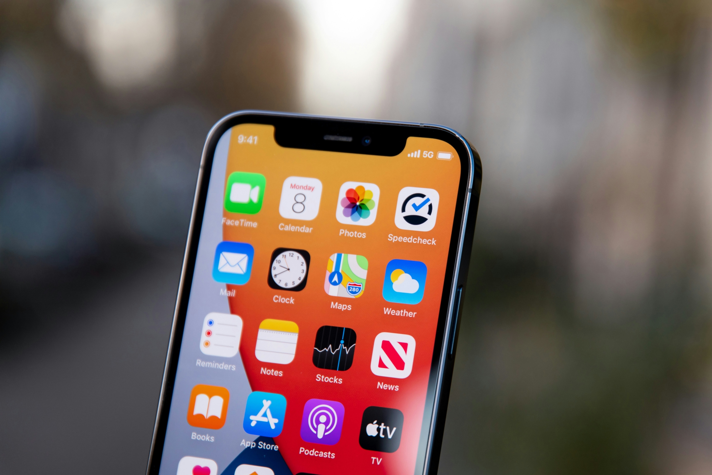 iPhone SE 4 Set for Major Revamp in 2025: Key Features Revealed